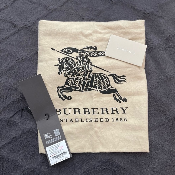 BURBERRY | brand new condition | Waltham Crossbody - Picture 6 of 9